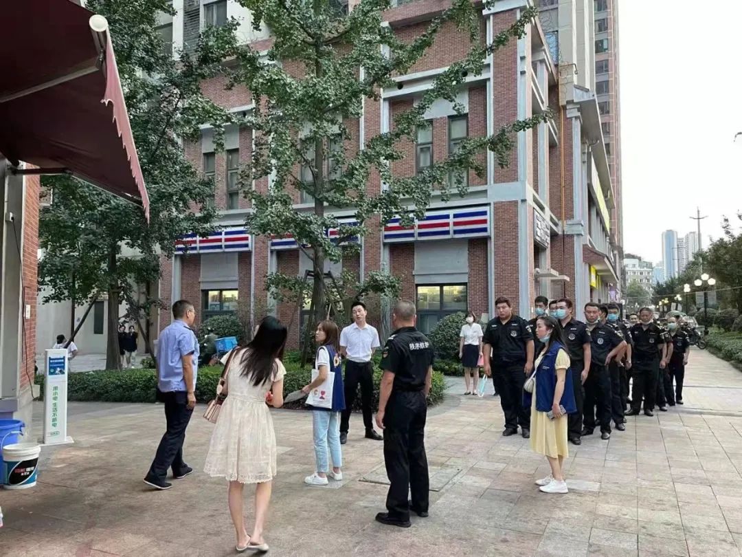 驷马桥街道曹家巷社区开展 “爱在曹家，环保之巷”文明劝导活动