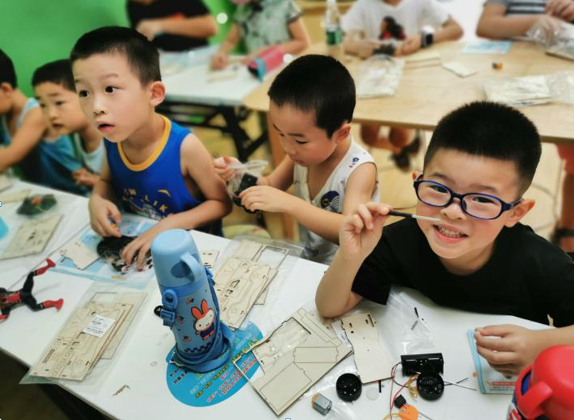 长庆“轻少年”俱乐部科学实验活动
