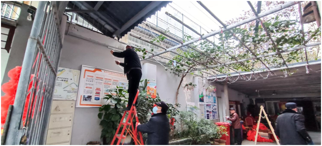 荷花池社区教育工作站开展“张灯结彩•千户纳新”春节氛围营造活动